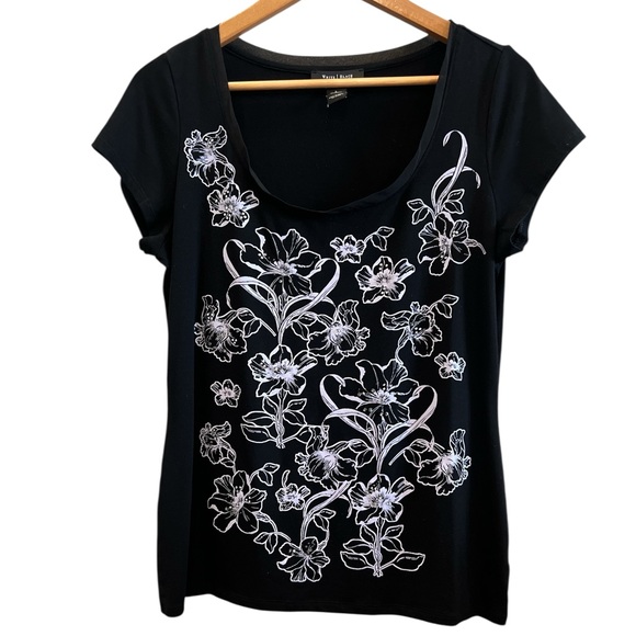 White House Black Market Tops - White House Black Market Black And White Floral Tee With Short Cap Sleeves Large